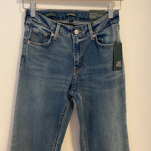 NWT Wild Fable Women’s High Rise Flare Jeans Size 2 - Picture 2 of 10